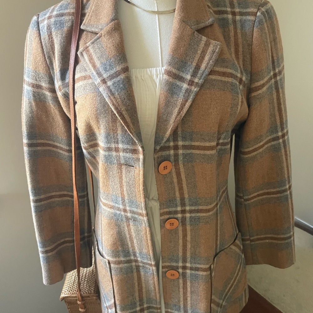 Vintage Wool Blend Tan and Gray Plaid Blazer with Tailored Fit